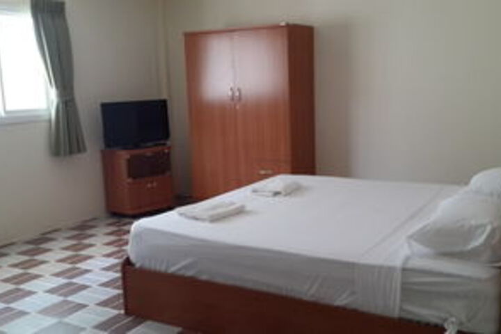 Room 12 of 34