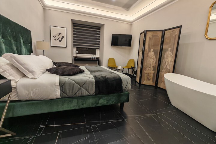 Room 9 of 28