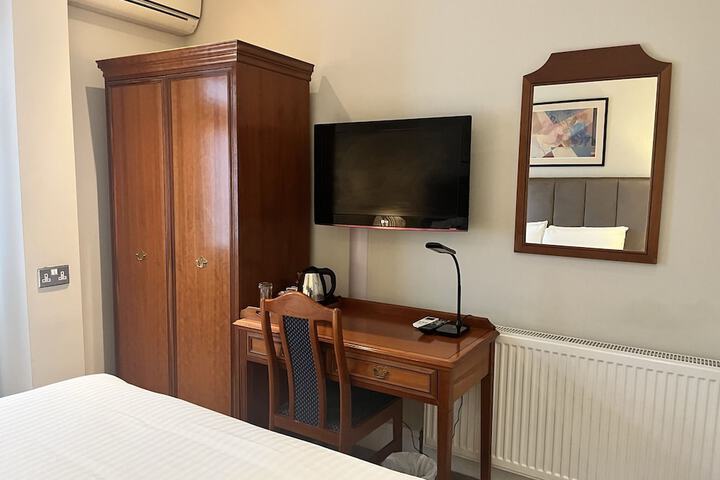 Room 27 of 58