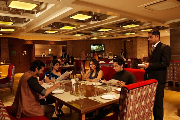 Dining 26 of 40