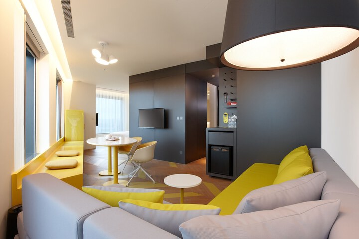 Room 15 of 34