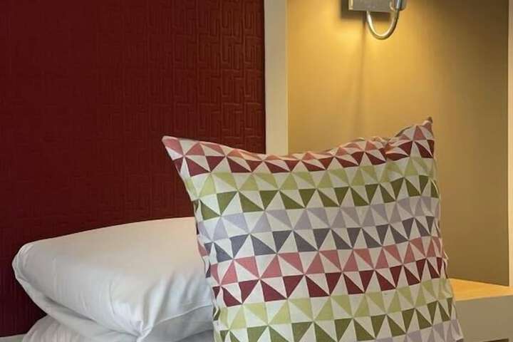 Room 16 of 42