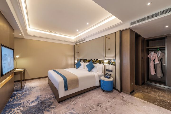 Room 27 of 80