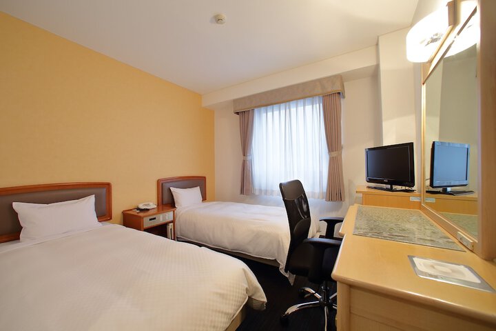 Room 6 of 19