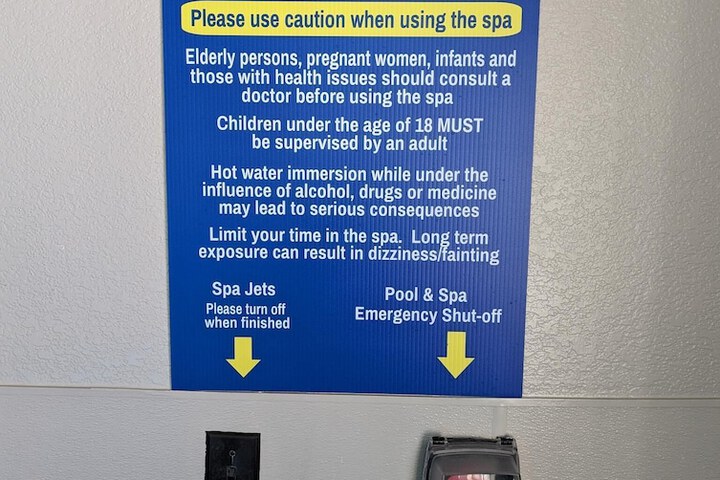 Indoor spa tub
