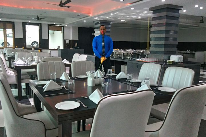 Dining 59 of 92
