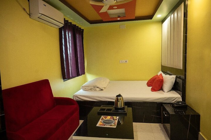 Room 9 of 17