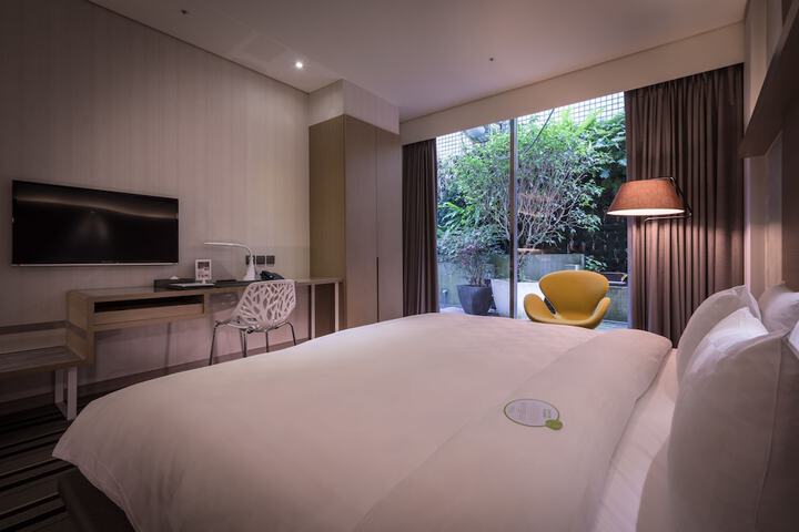 Room 17 of 36