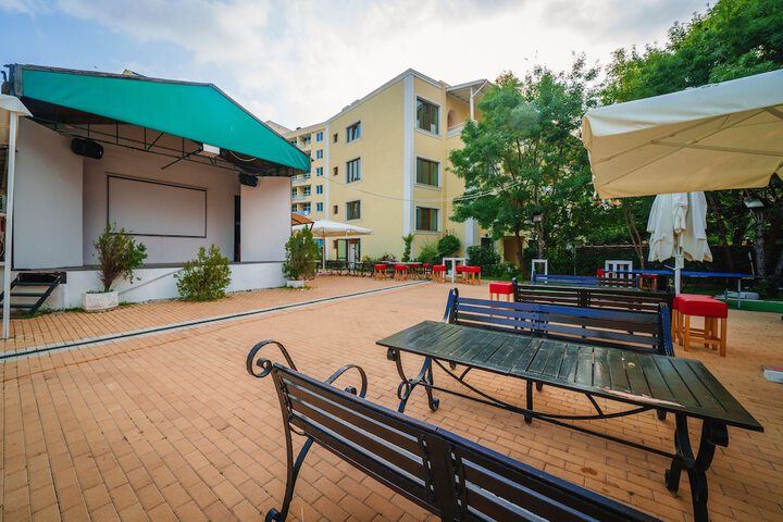 Hotel Exterior 43 of 48