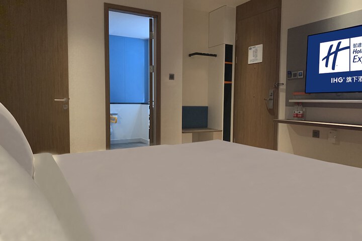 Room 7 of 22