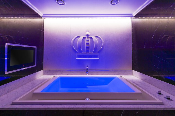 Hot Tub 160 of 441