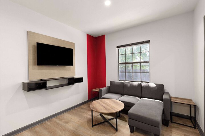 Room 13 of 43