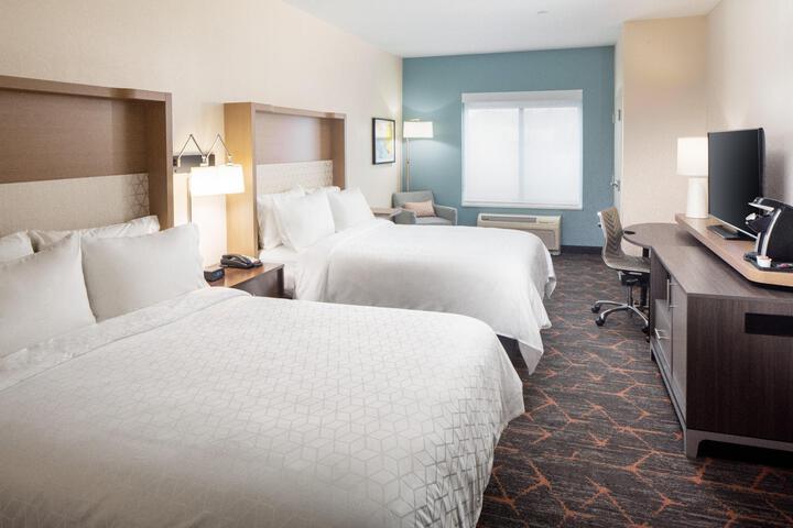 2 Queen Beds (3 of 10)