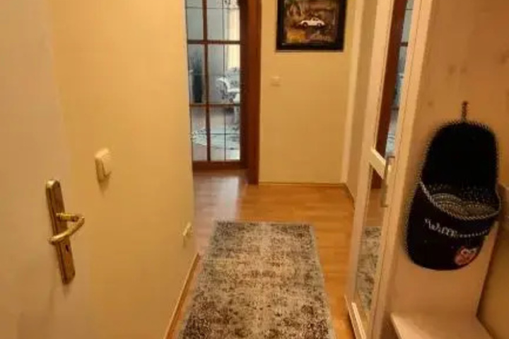 Room 8 of 11