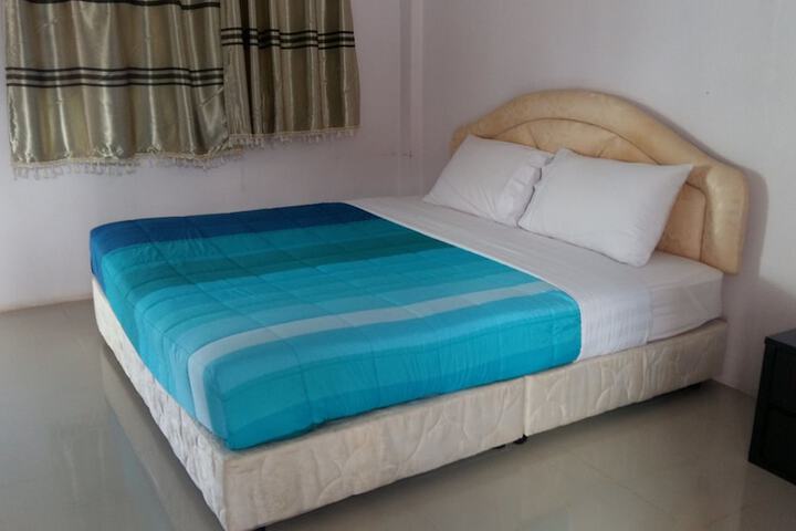 Room 2 of 27