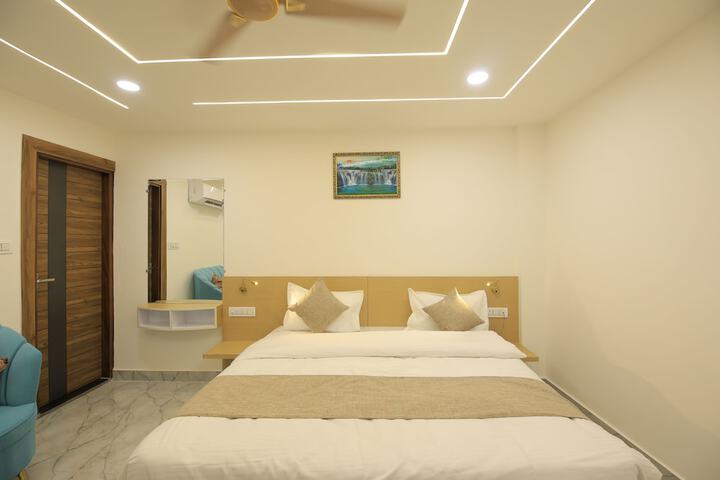 Room 9 of 24