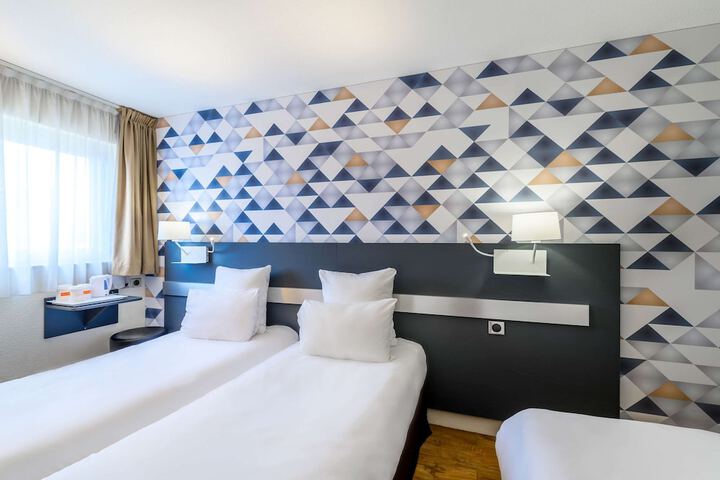 Room 10 of 46