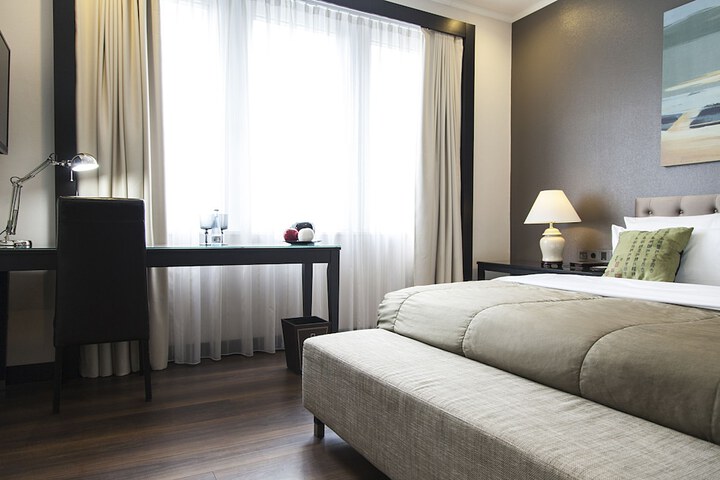 Room 32 of 74