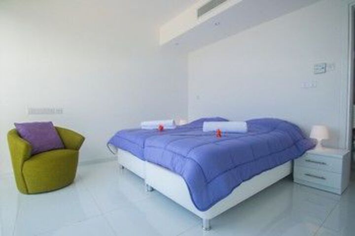 Room 15 of 63