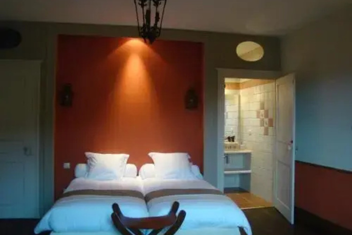 Room 5 of 11