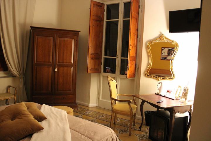 Room 44 of 77