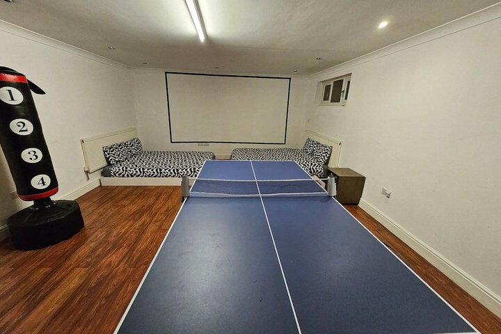Room 6 of 23