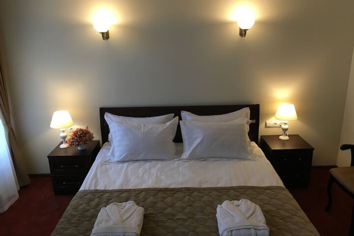 Room 10 of 83