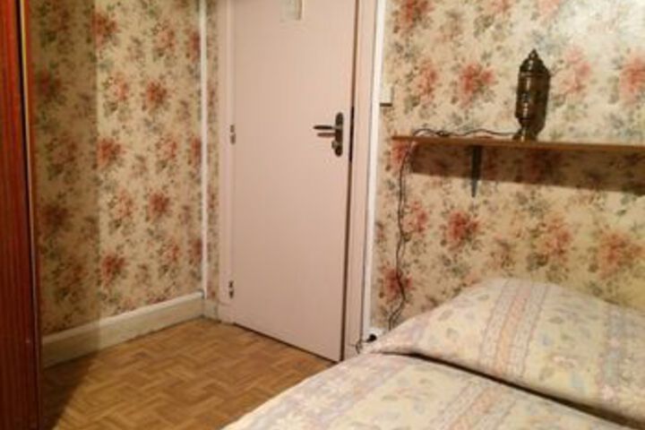 Room 11 of 28