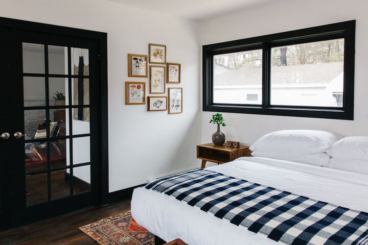 1 King Bed (3 of 18)