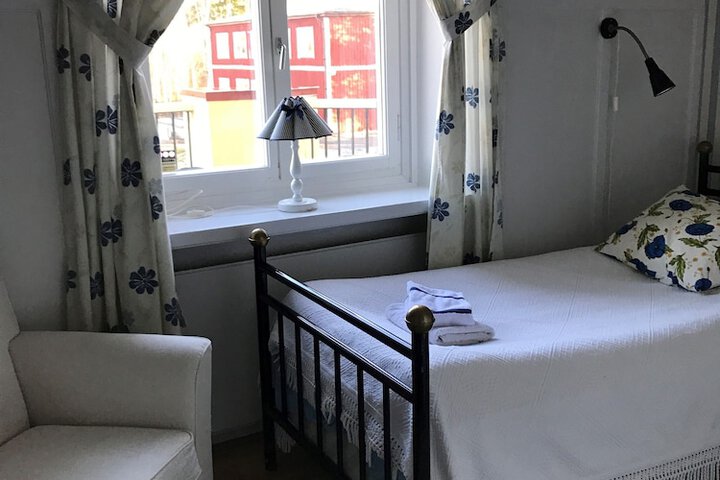 Room 3 of 63