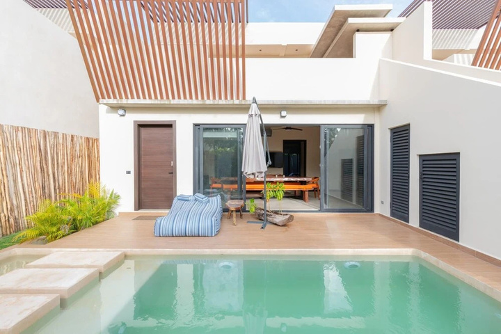 Pool 10 of 17
