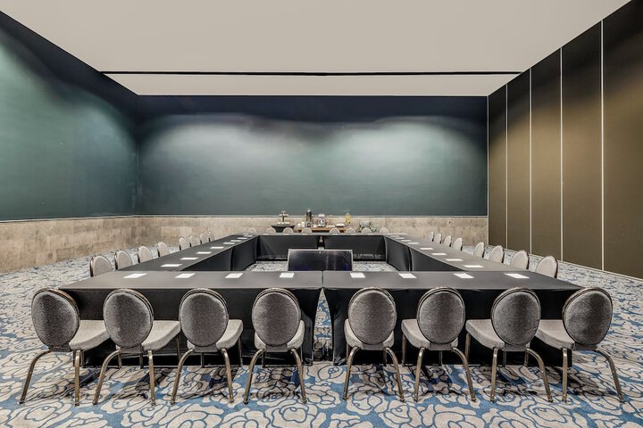 Ballroom/Hall 219 of 283
