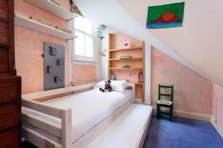 Room 5 of 32