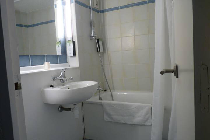 Room 15 of 31