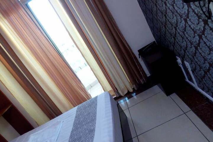Room 5 of 33
