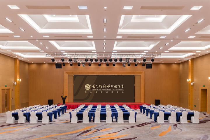 Ballroom/Hall 58 of 82