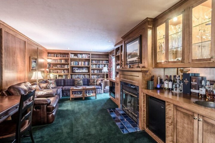 Room 9 of 23