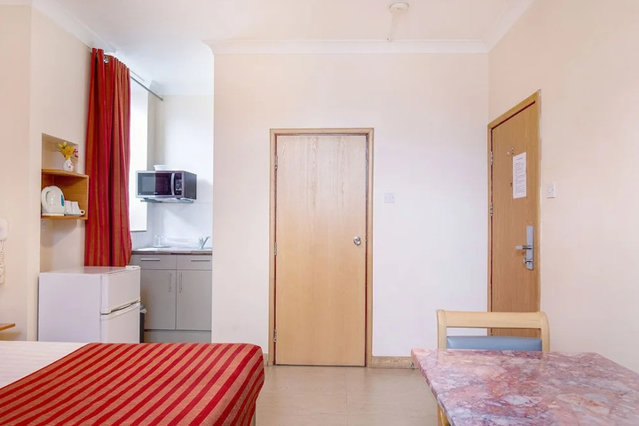 Room 6 of 14