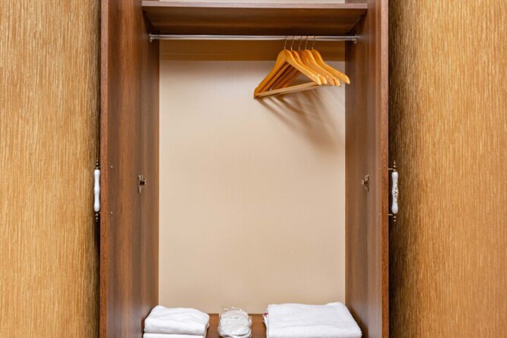 Room 9 of 35