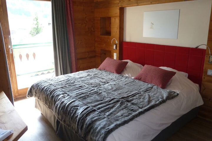 Room 4 of 42