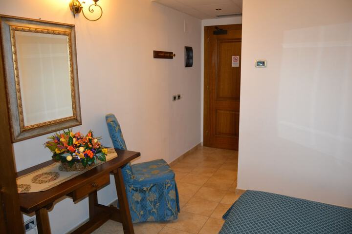 Room 7 of 35