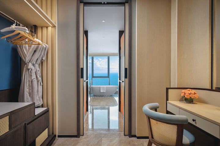 Room 42 of 118