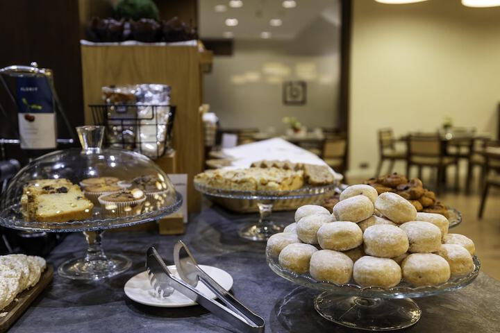 Breakfast/Coffee Service 47 of 114