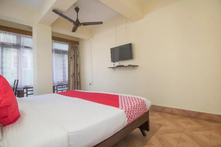 Room 4 of 12