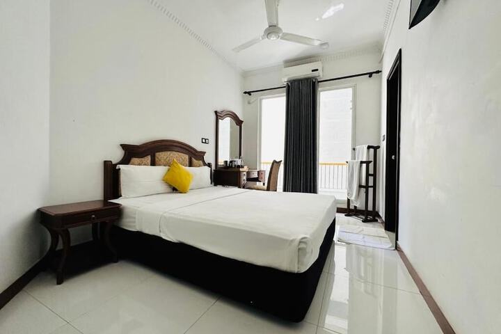 Room 4 of 36