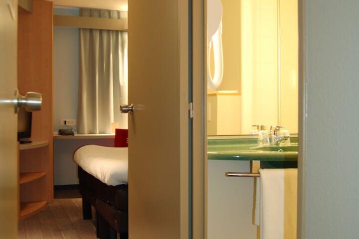 Room 14 of 64