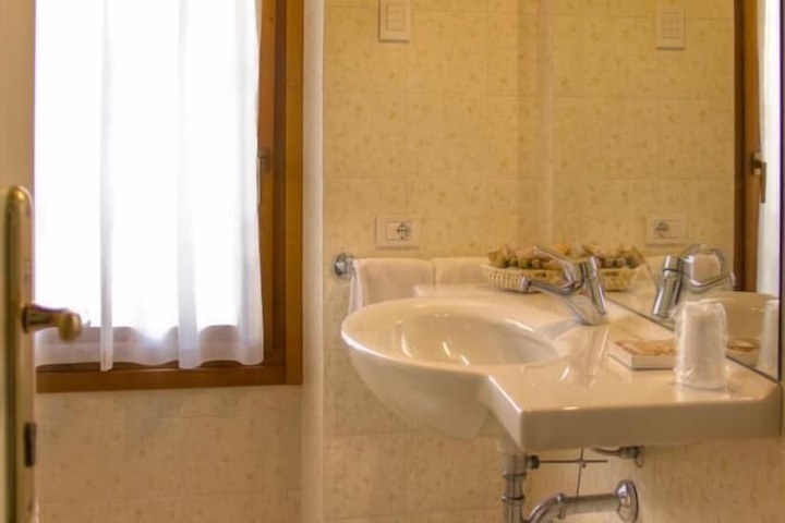 Room 16 of 31
