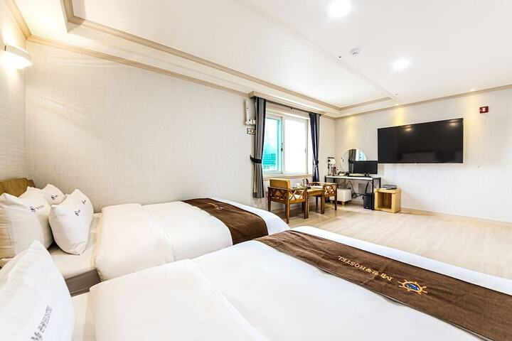 Room 9 of 37