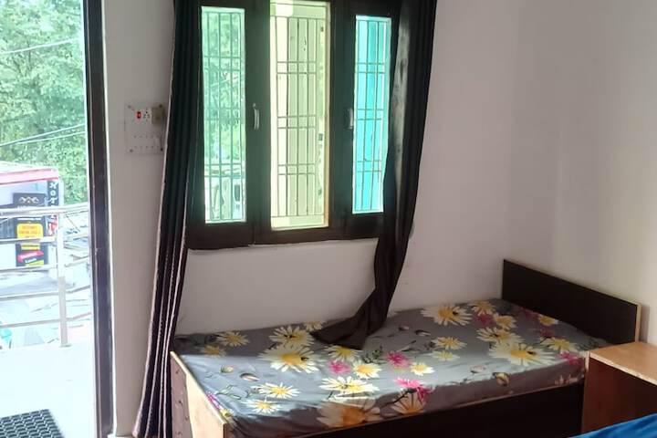 Room 3 of 40