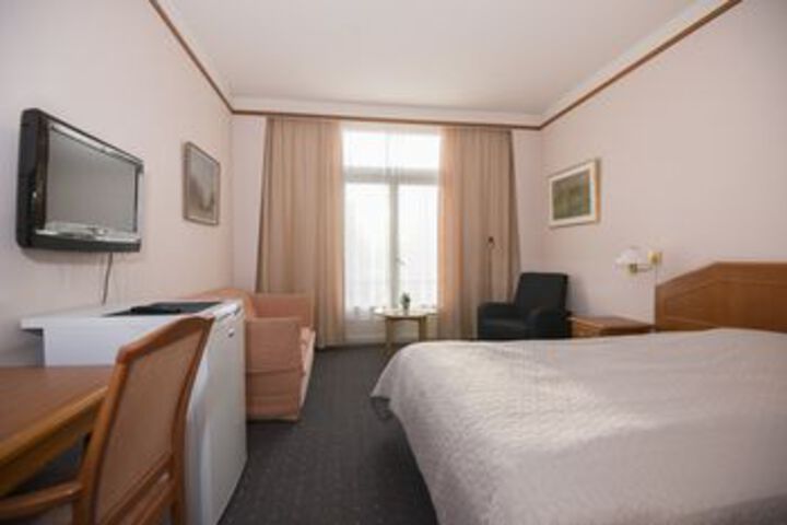 Room 13 of 22